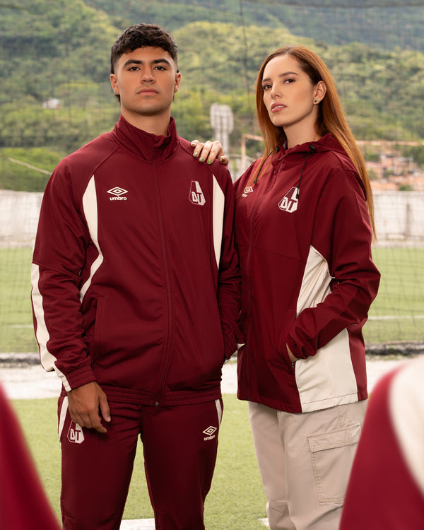 Chamarra de Presentacion Vinotinto Umbro 2026