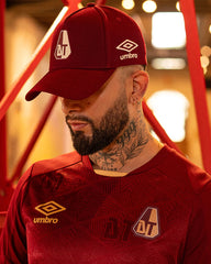 Gorra Umbro Color Vinotinto 2026