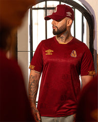 Gorra Umbro Color Vinotinto 2026