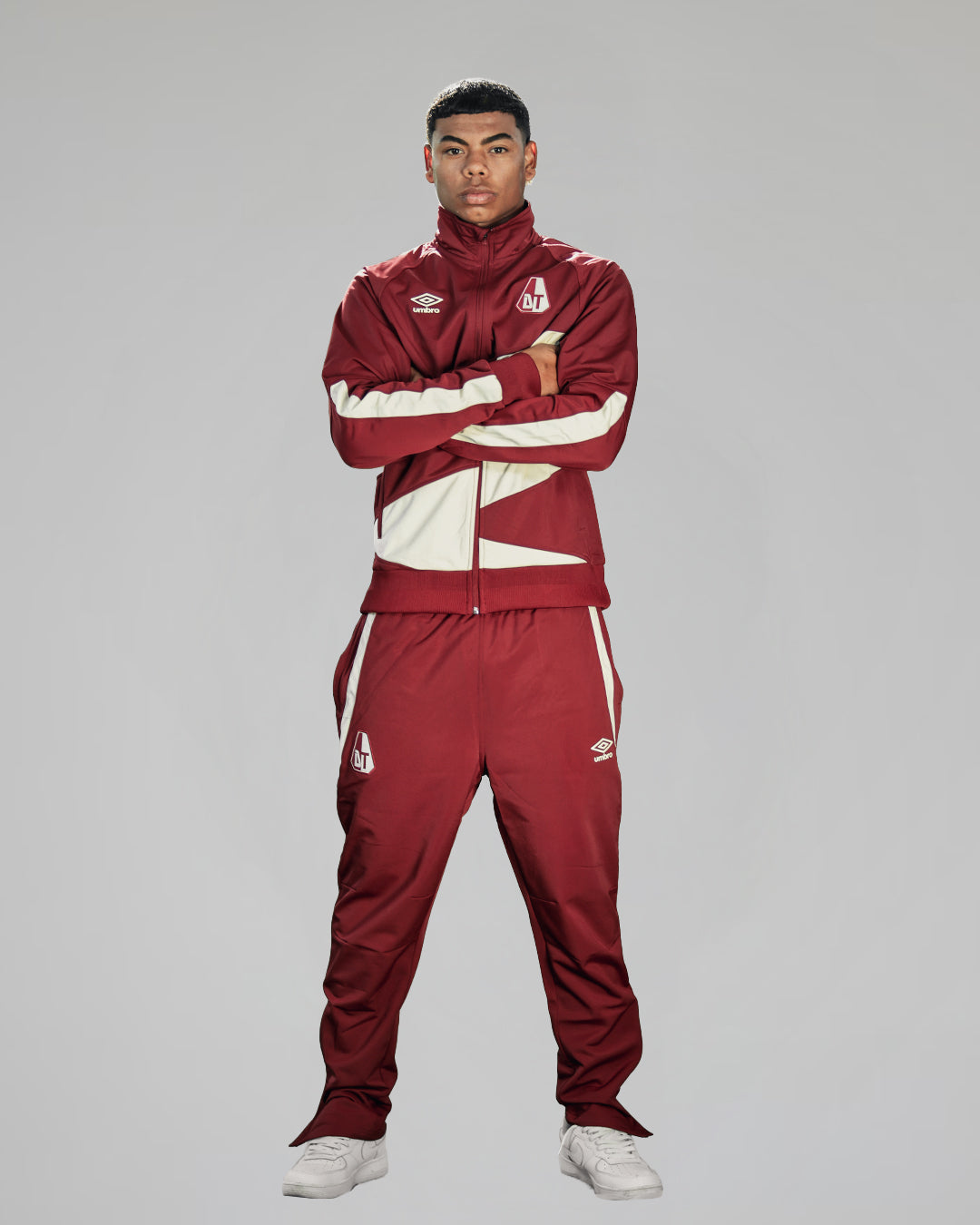 Pantalon de Sudera de Presentacion Vinotinto Umbro 2026