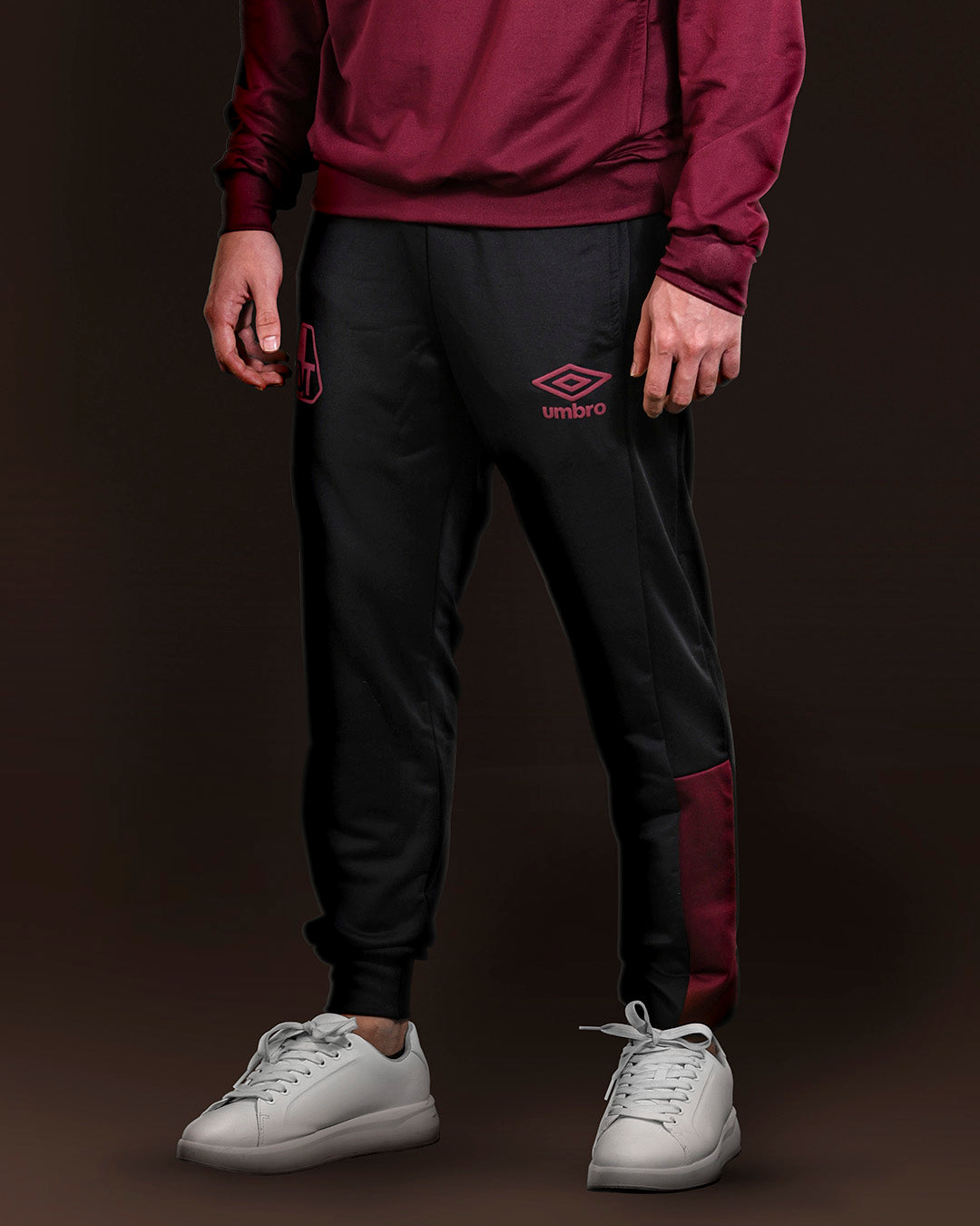 Pantalon Sudadera de Presentacion Vinotinta Umbro 2025