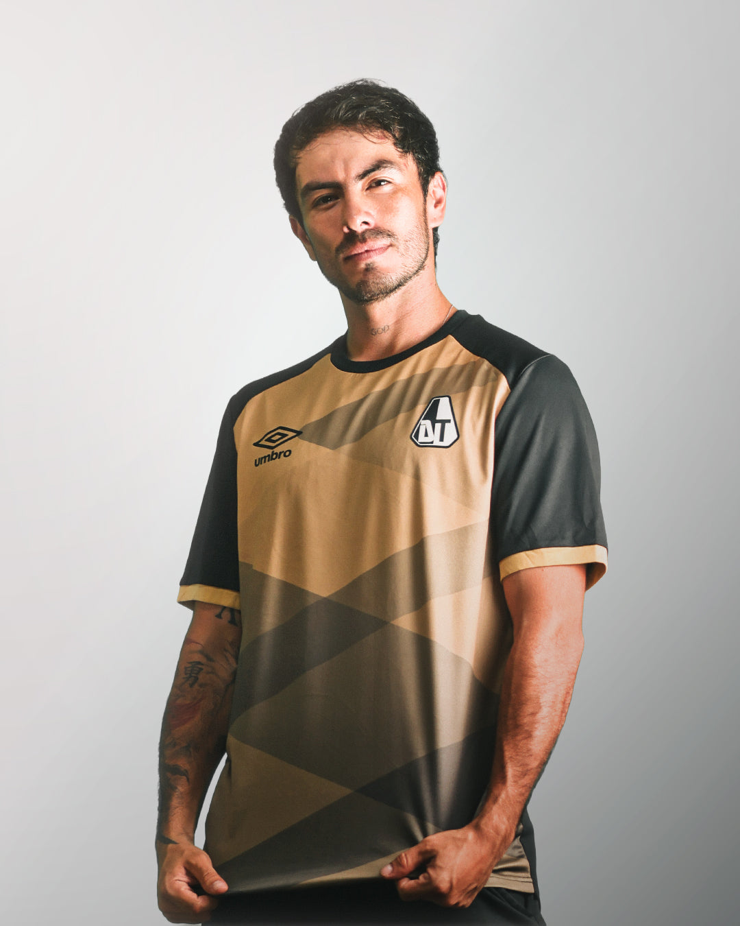 Camiseta Deportes Tolima de Entrenamiento Dorada Umbro 2026