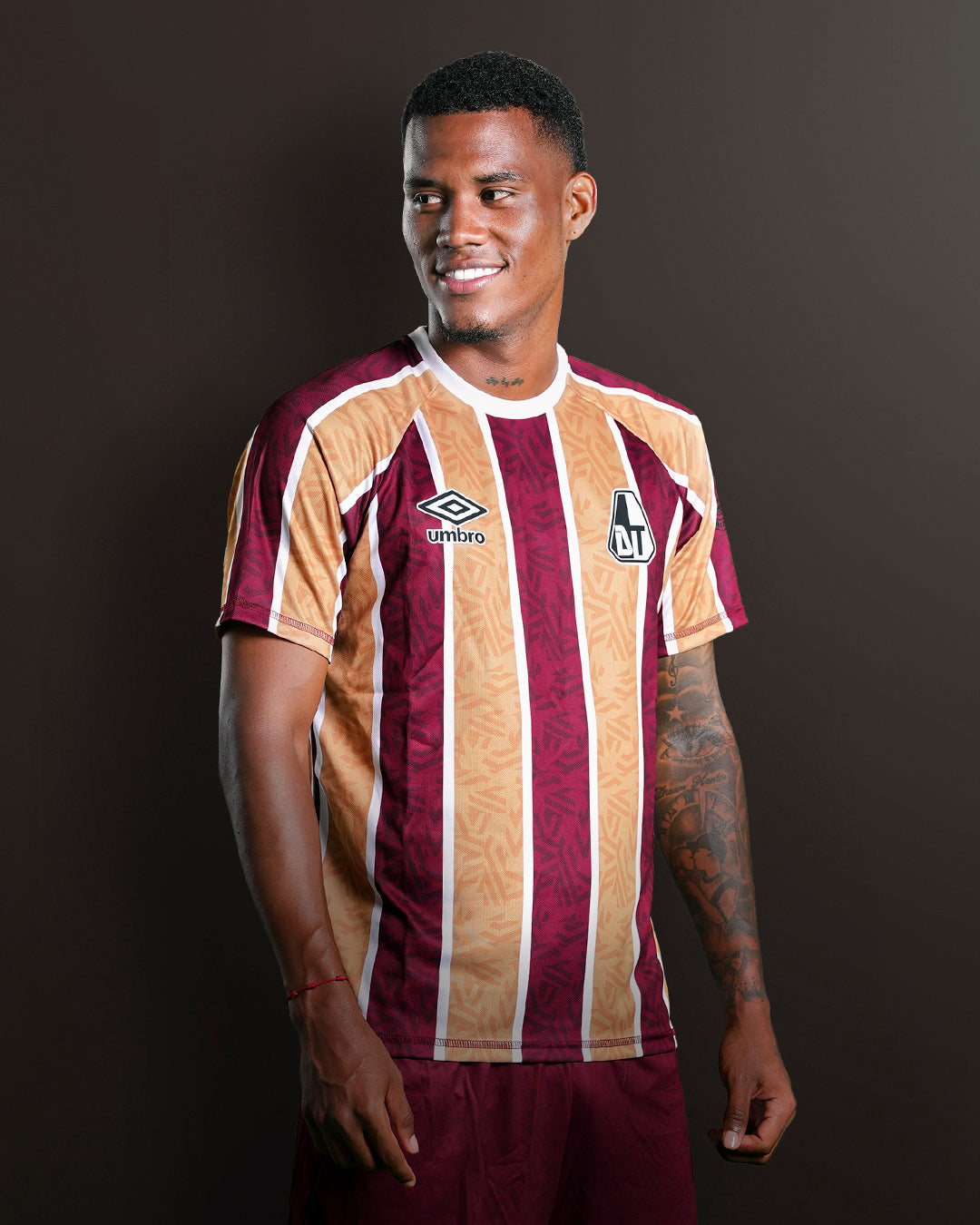 Camiseta Deportes Tolima de Entrenamiento Vinotinto Umbro 2025